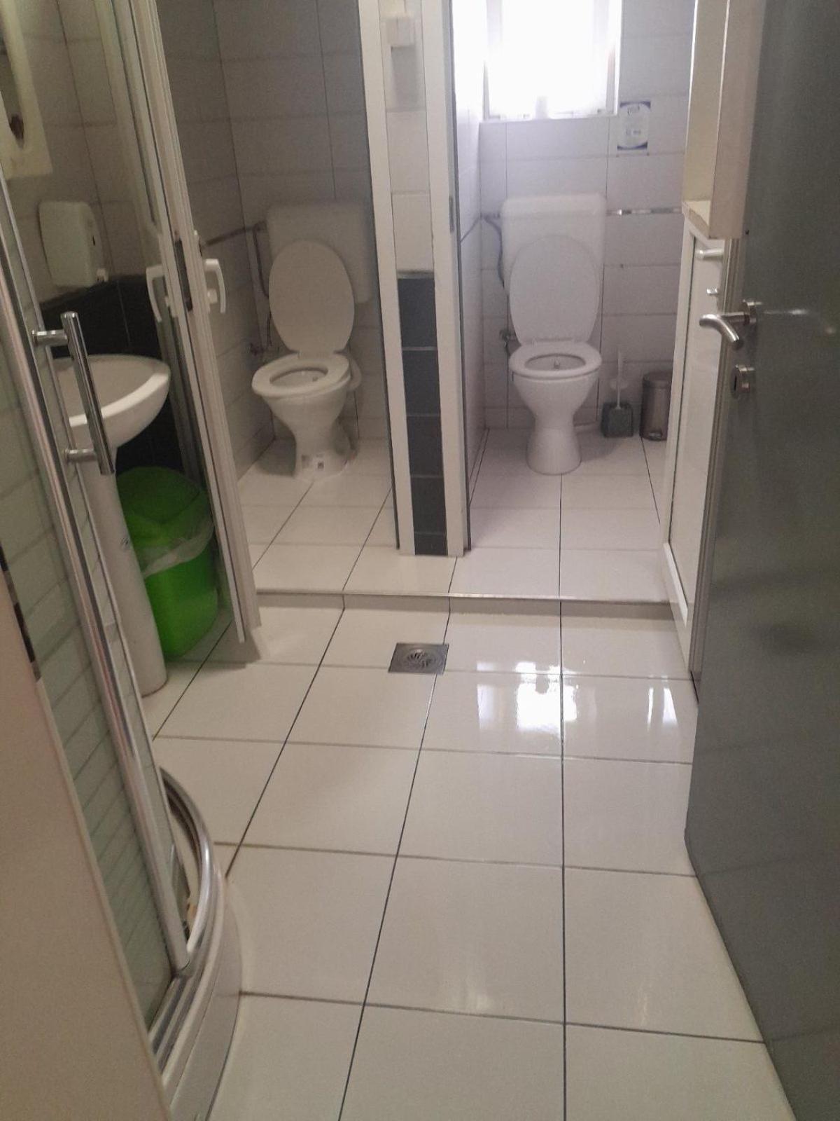 Newborn Comfort Hostel The Biggest Hostel Of Town With Best Location Pristina Eksteriør billede